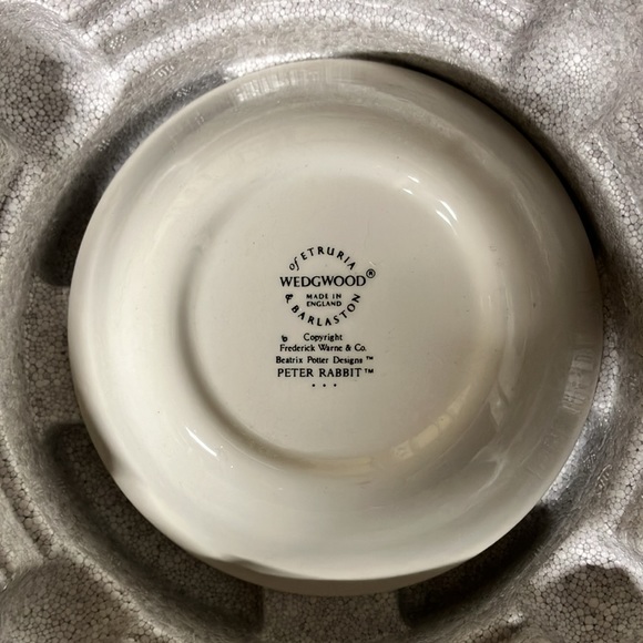 Peter rabbit nursery set by Wedgwood - Picture 7 of 12